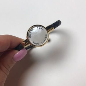 MK FITNESS TRACKER BRACELET